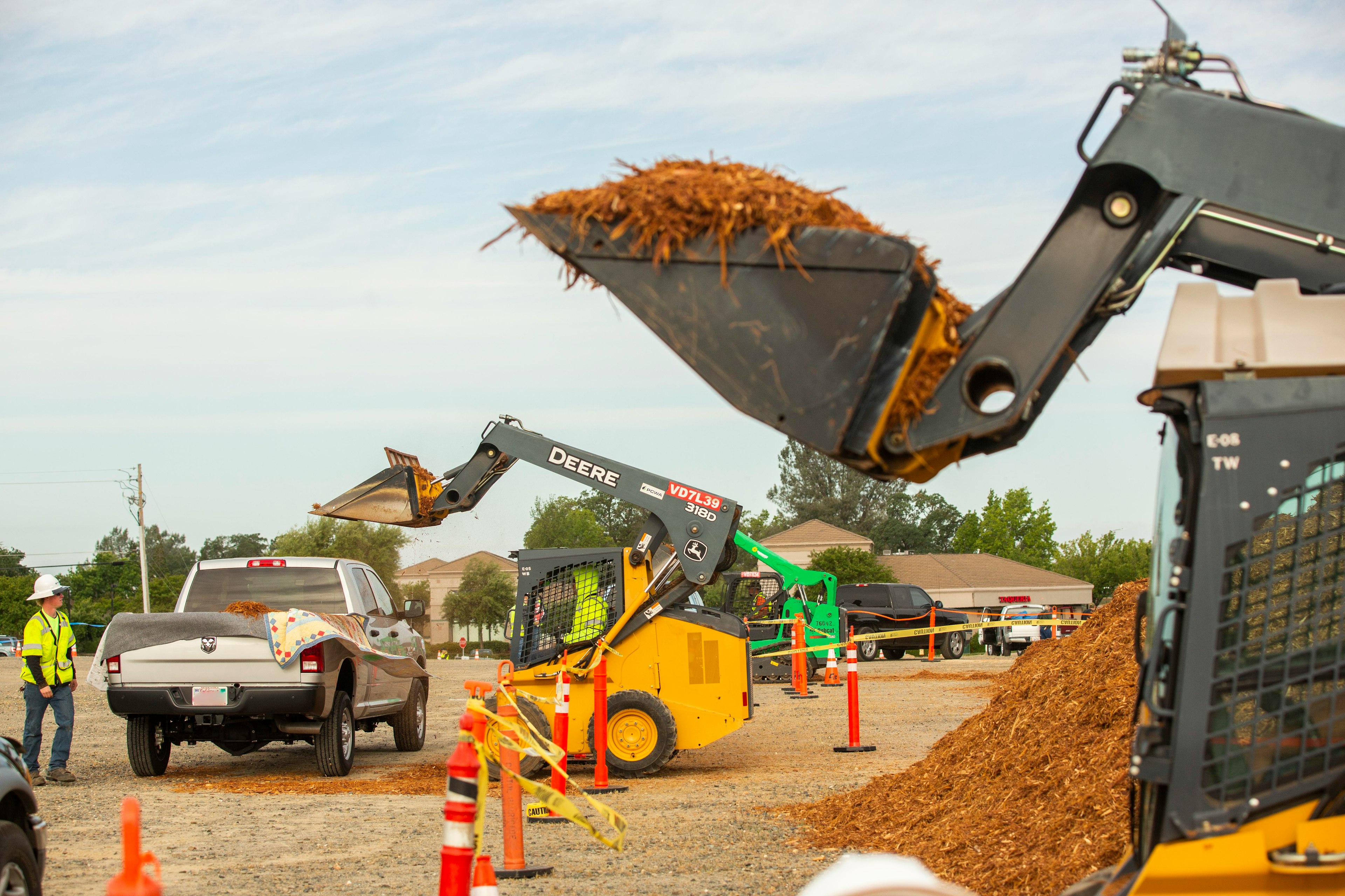 Tractor loading mulch